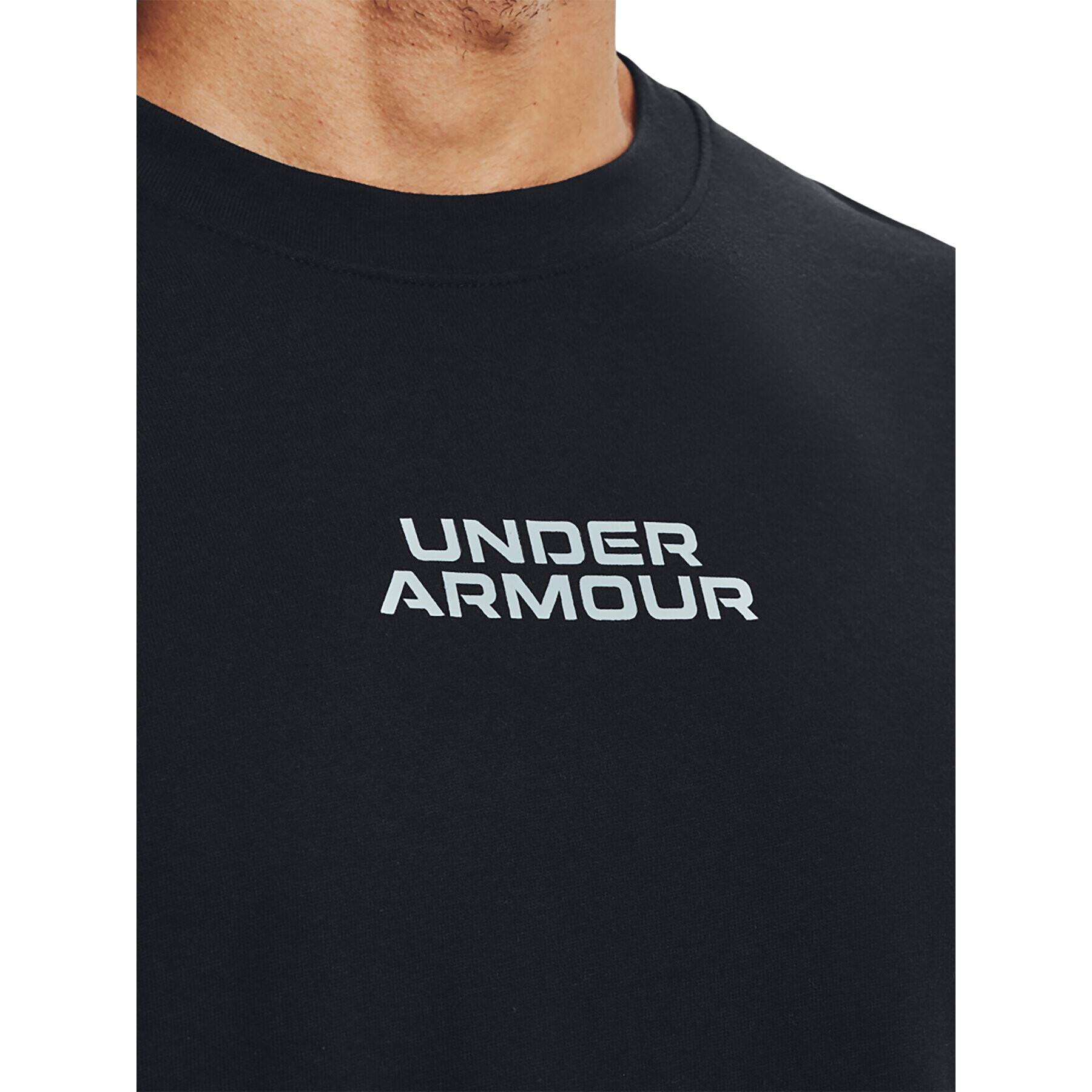 Under Armour Majica UA OUTLINE HEAVYWEIGHT SS 1379109 Črna Regular Fit - Pepit.si