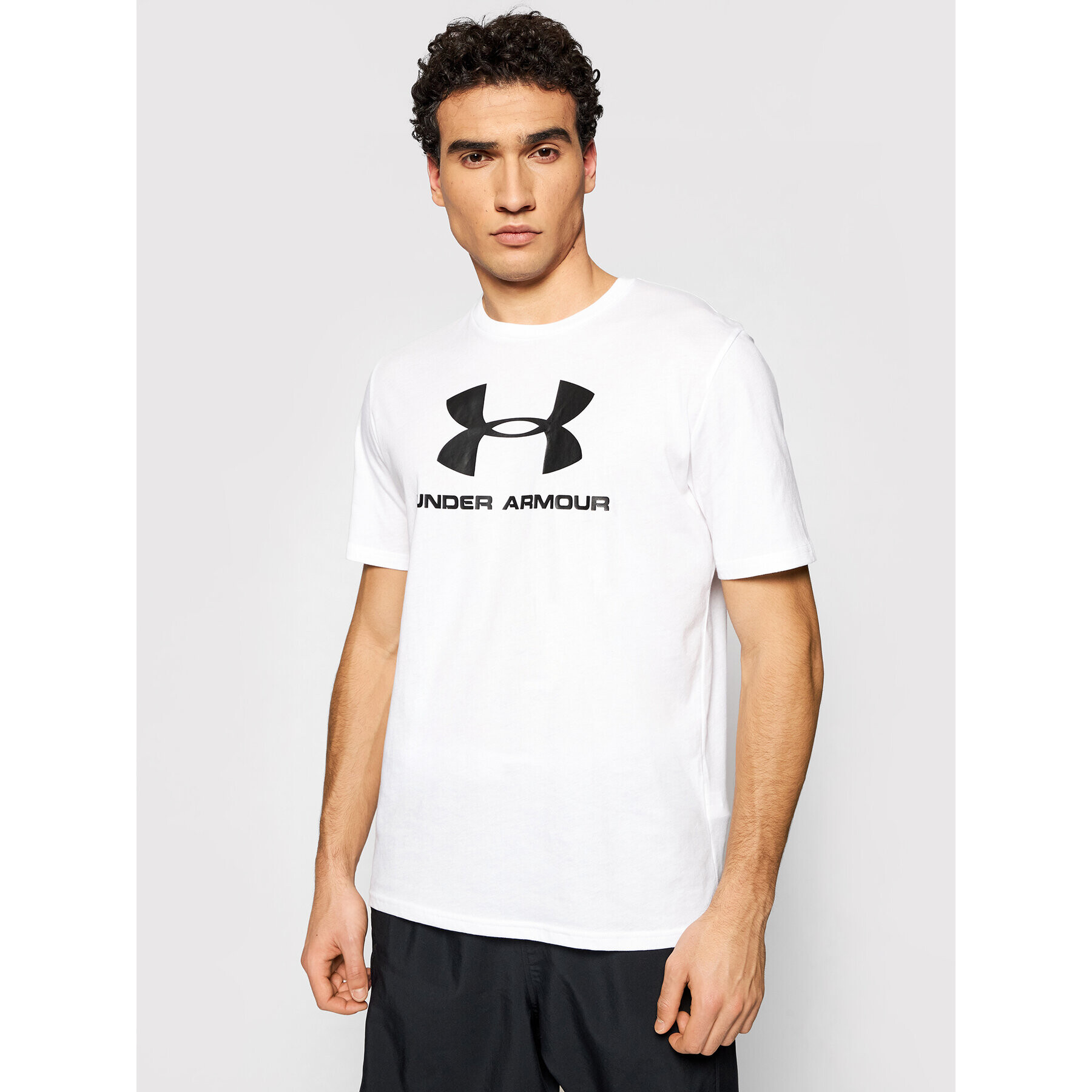 Under Armour Majica Ua Sportstyle Logo 1329590 Bela Loose Fit - Pepit.si