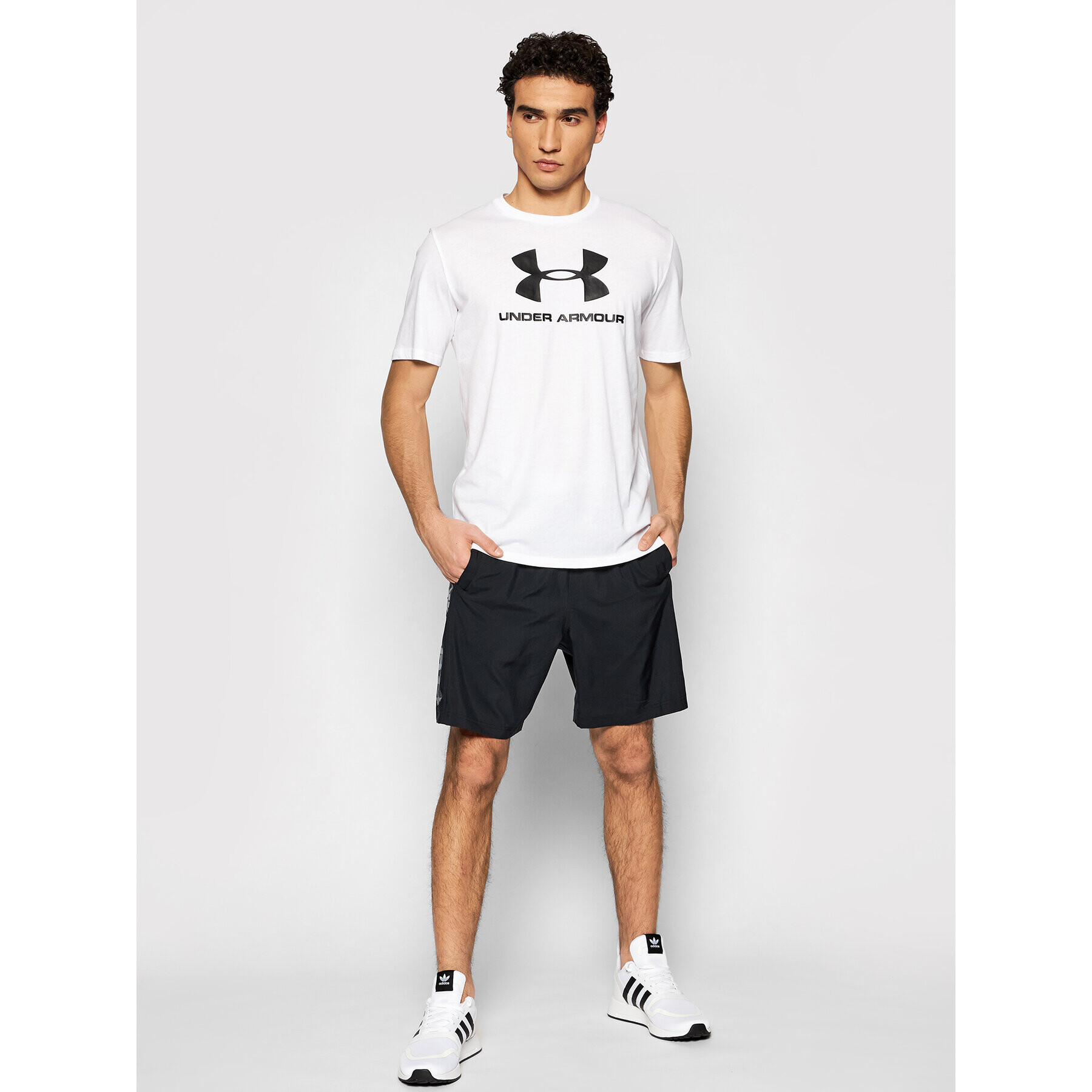 Under Armour Majica Ua Sportstyle Logo 1329590 Bela Loose Fit - Pepit.si