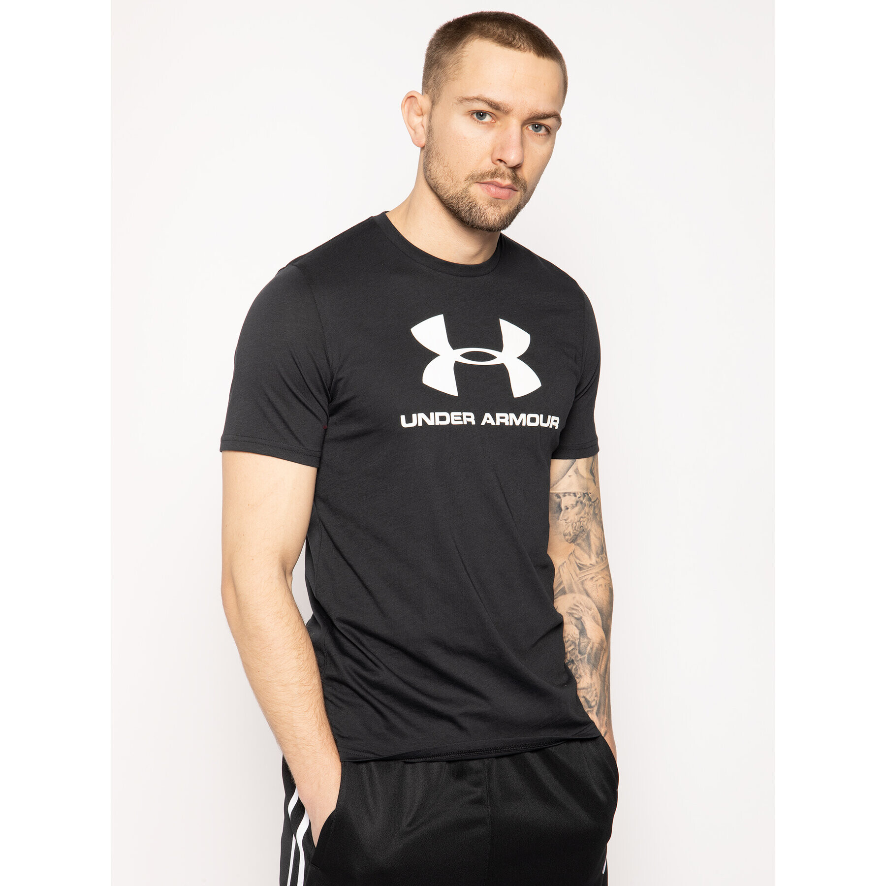 Under Armour Majica Ua Sportstyle Logo 1329590 Črna Regular Fit - Pepit.si