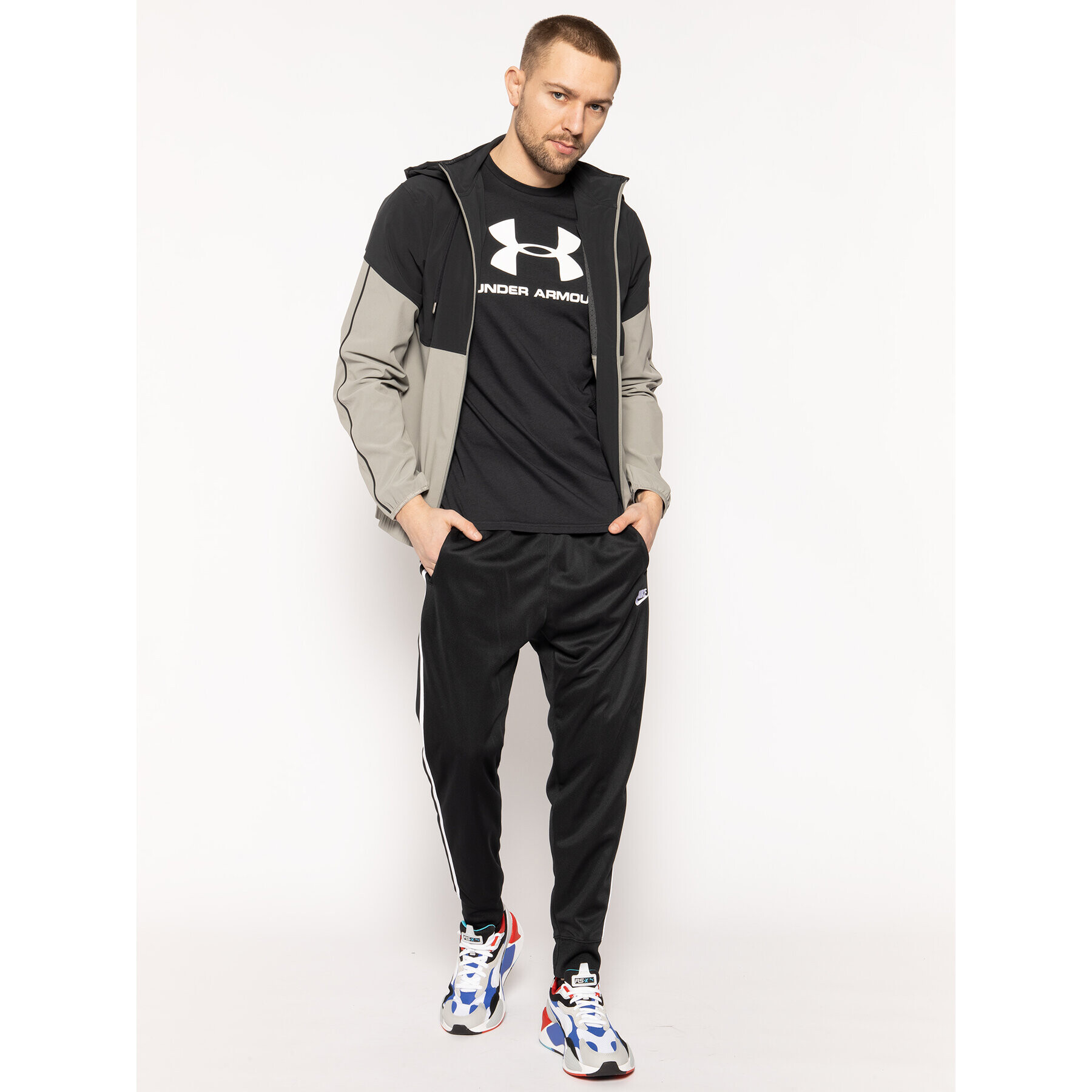 Under Armour Majica Ua Sportstyle Logo 1329590 Črna Regular Fit - Pepit.si