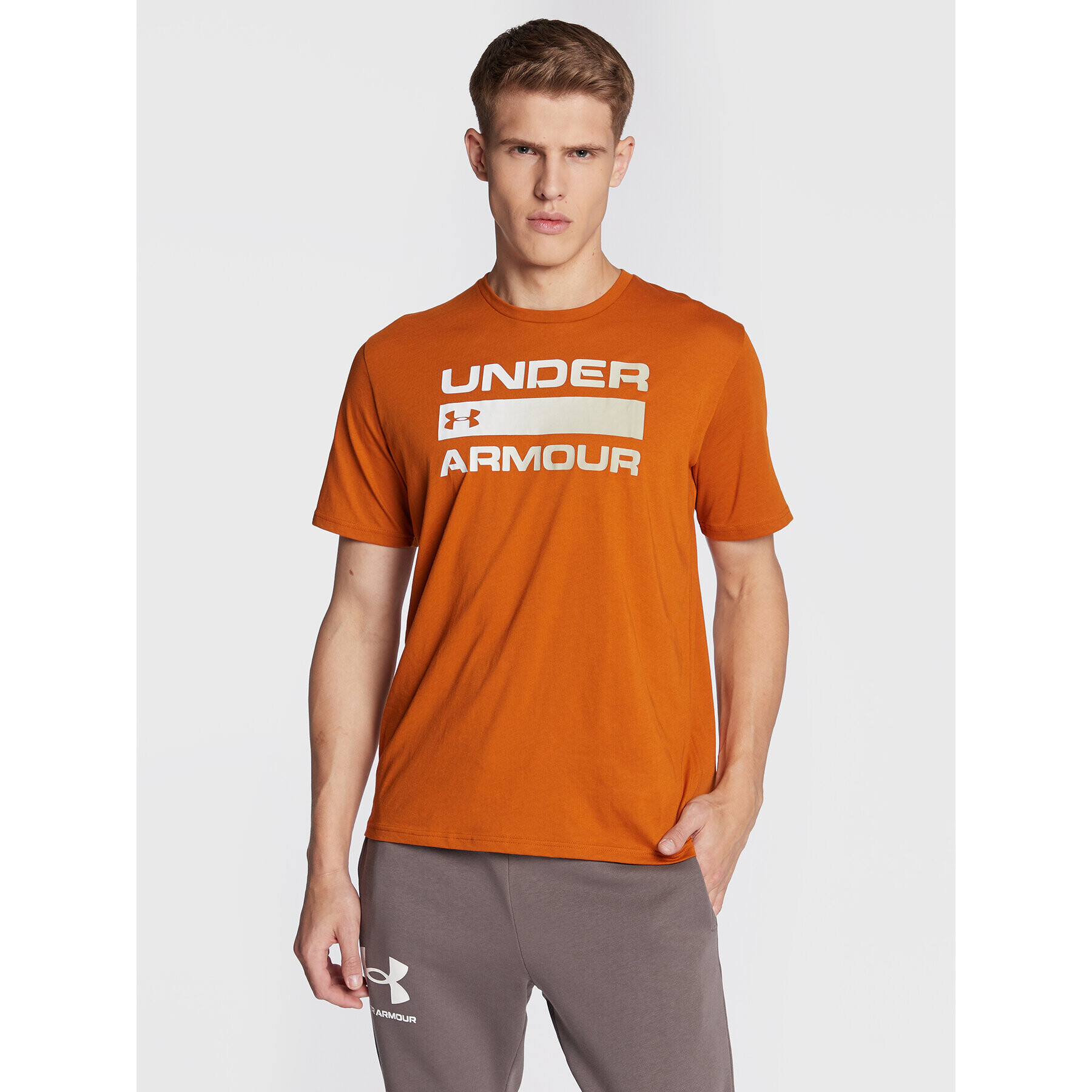 Under Armour Majica Ua Team Issue Wordmark 1329582 Oranžna Loose Fit - Pepit.si