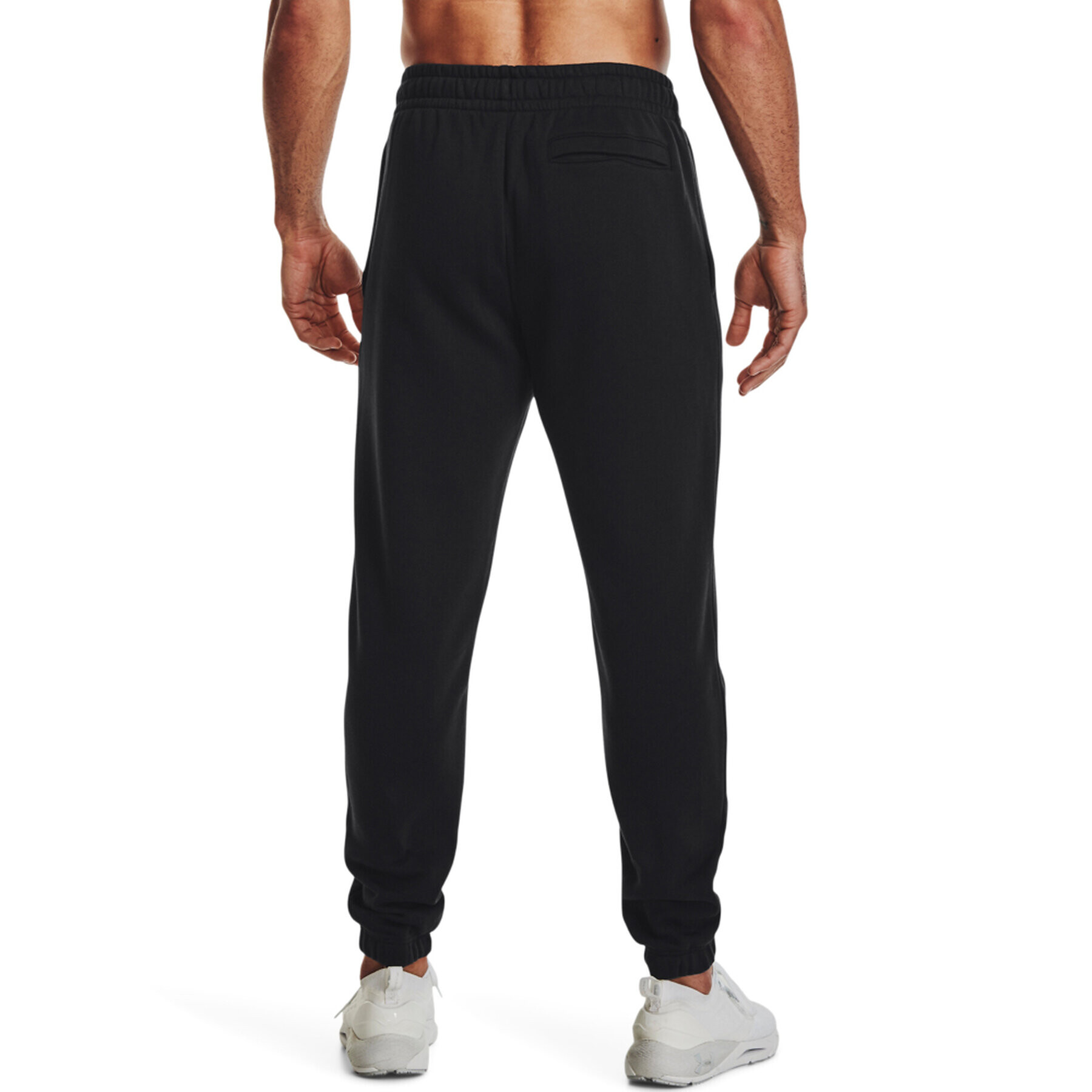 Under Armour Spodnji del trenirke UA Essential Fleece Jogger 1373882 Črna Regular Fit - Pepit.si