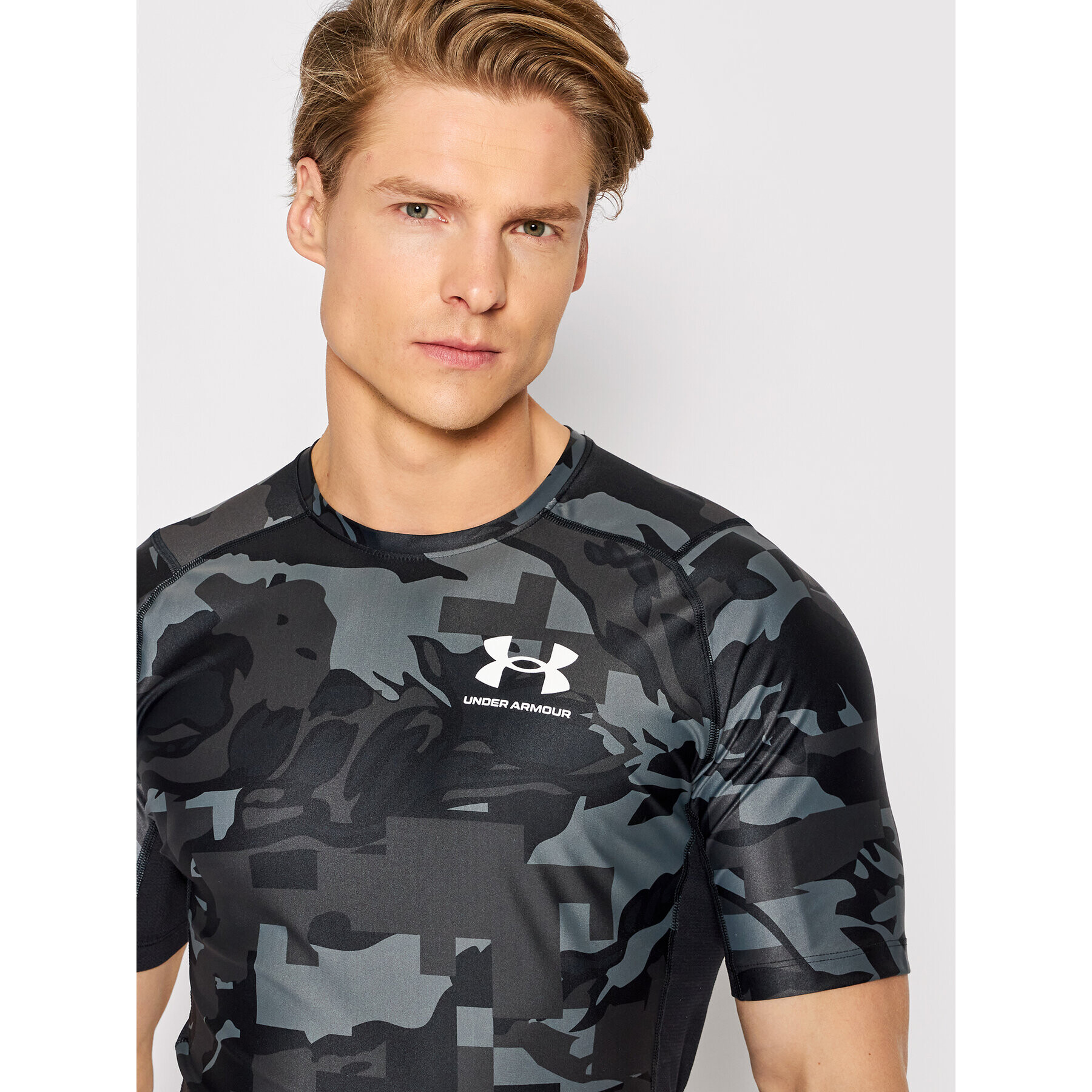 Under Armour Športna majica Ua Iso-Chill Printed 1361514 Črna Compression Fit - Pepit.si