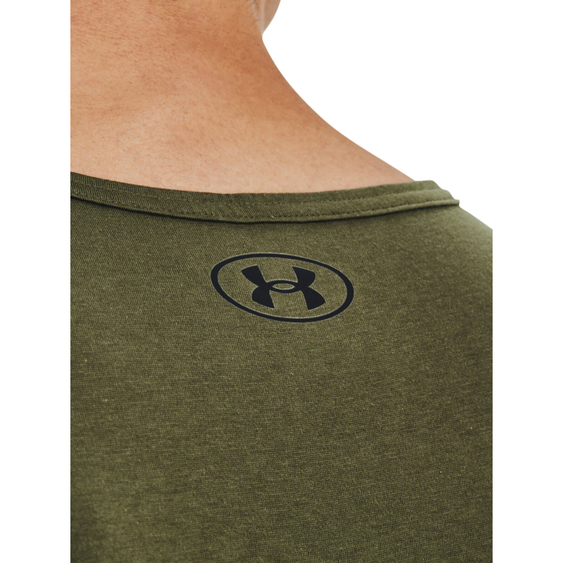 Under Armour Športna majica UA SPORTSTYLE LOGO TANK 1329589 Khaki Regular Fit - Pepit.si