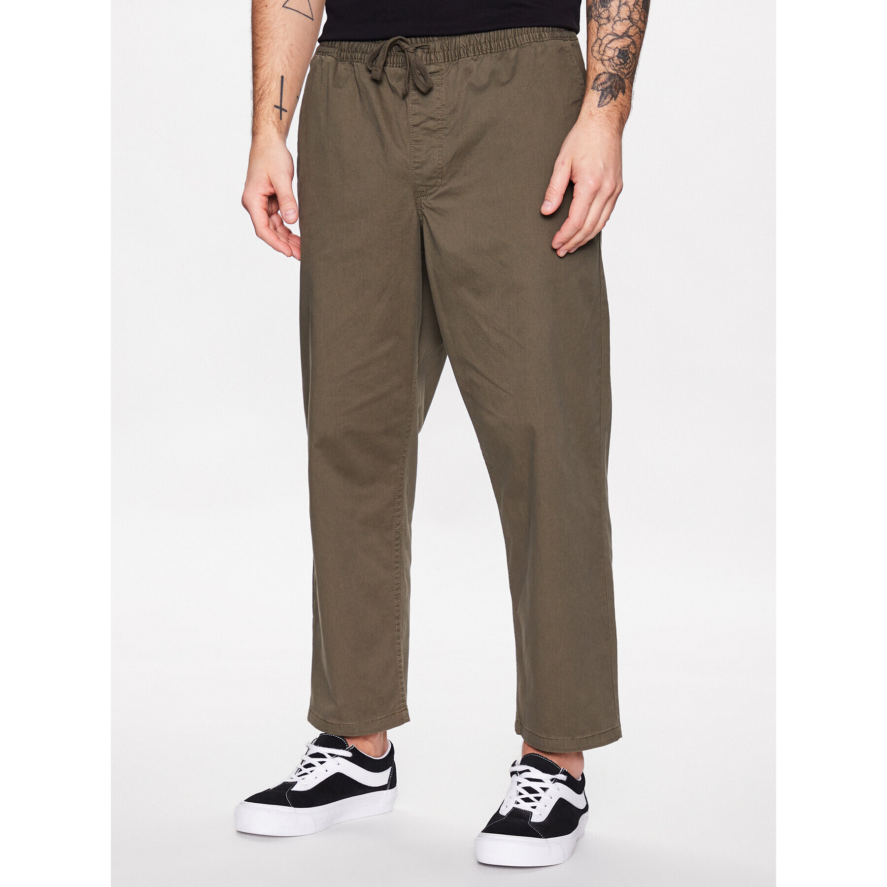 Vans Hlače iz tkanine Range VN0005ZD Khaki Relaxed Fit - Pepit.si