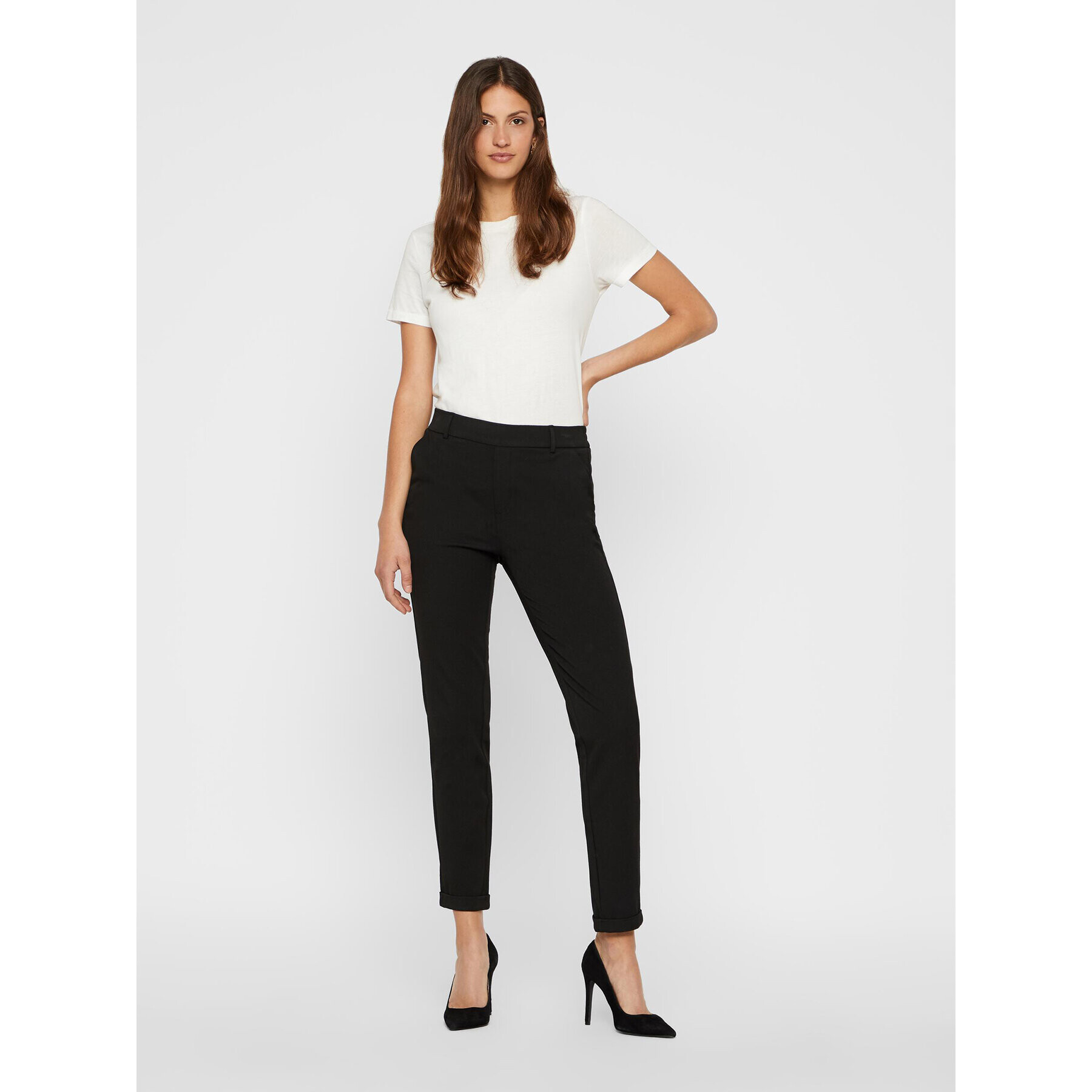 Vero Moda Chino hlače Maya 10225280 Črna Regular Fit - Pepit.si