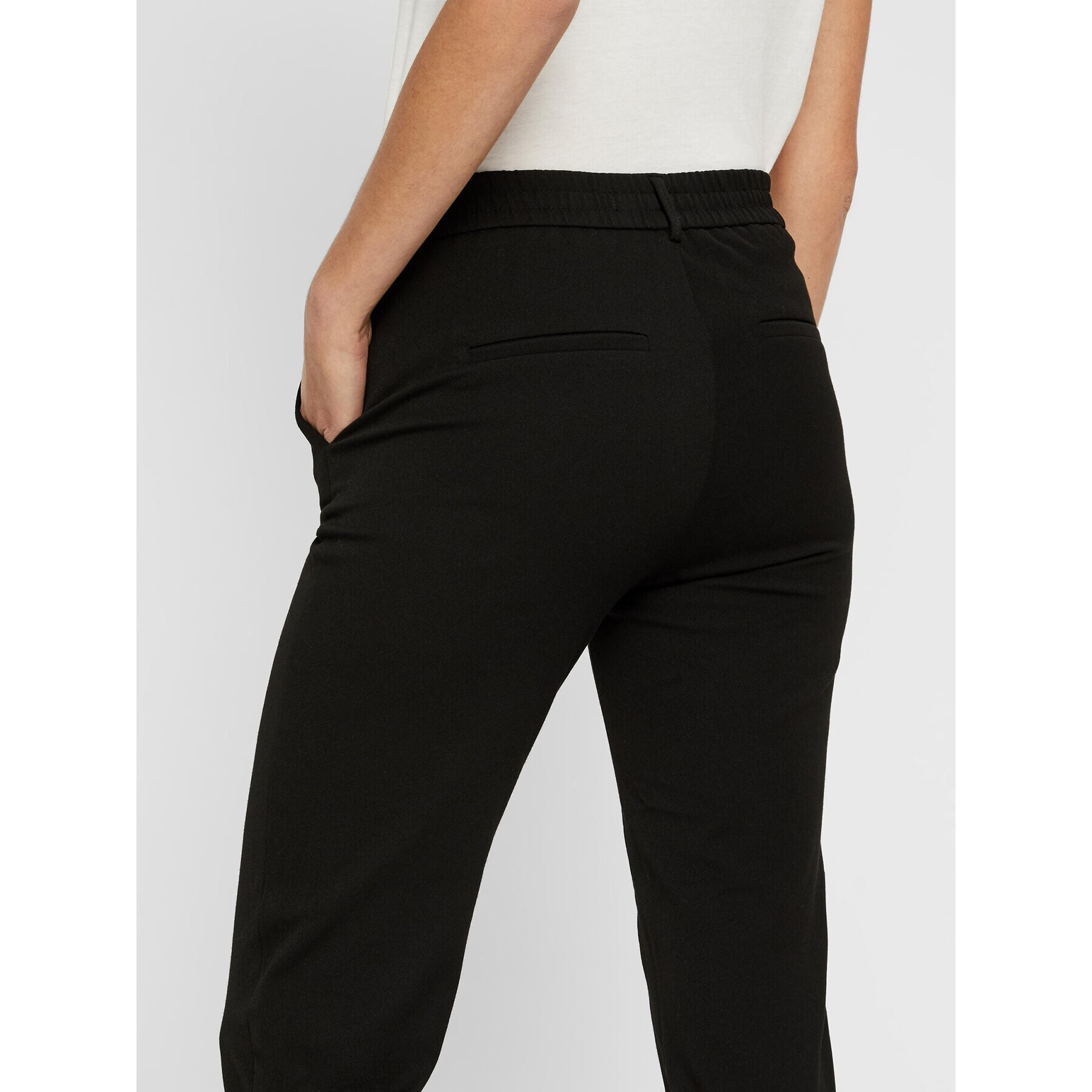 Vero Moda Chino hlače Maya 10225280 Črna Regular Fit - Pepit.si