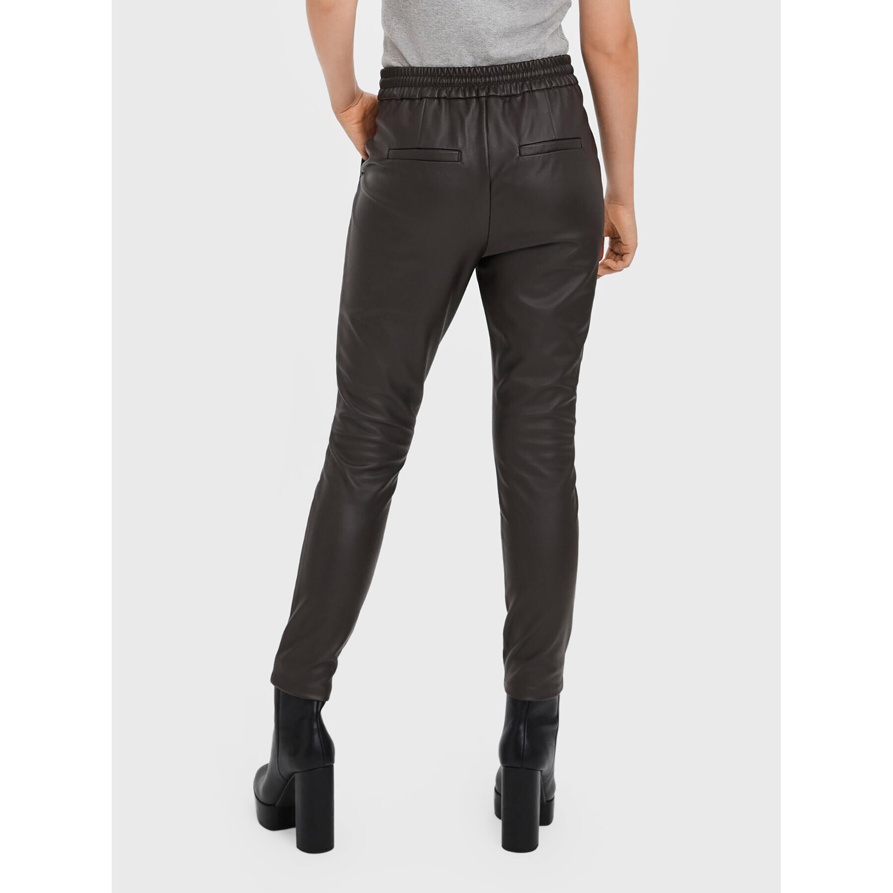 Vero Moda Hlače iz umetnega usnja Eva 10205737 Rjava Relaxed Fit - Pepit.si