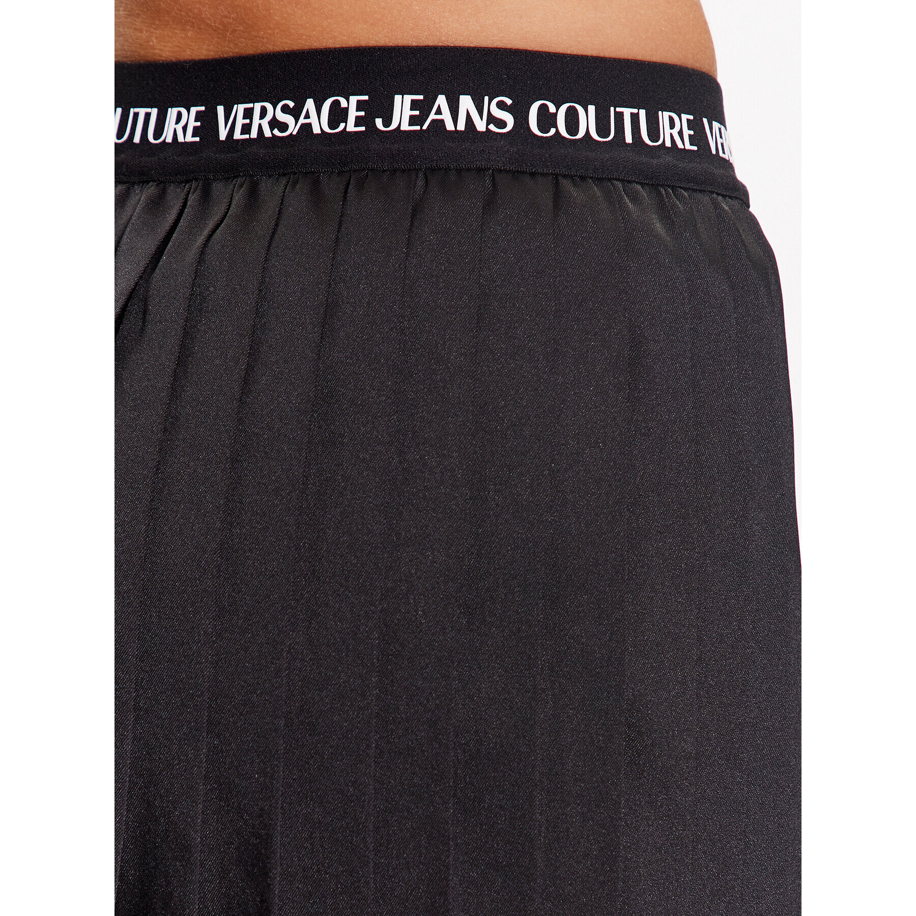 Versace Jeans Couture Kratke hlače iz tkanine 74HAC111 Črna Regular Fit - Pepit.si