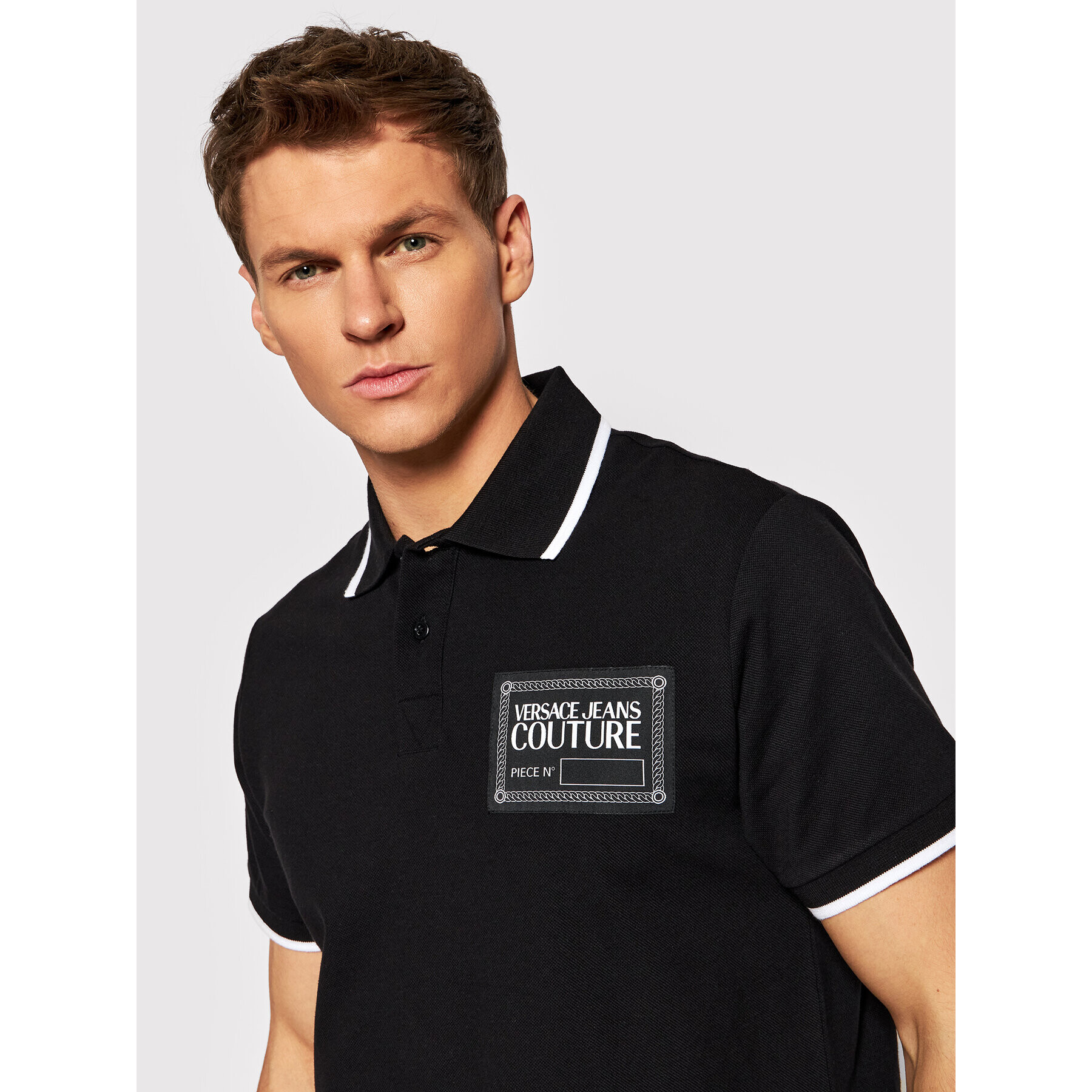 Versace Jeans Couture Polo majica Piece Nr Patch 72GAGT04 Črna Regular Fit - Pepit.si