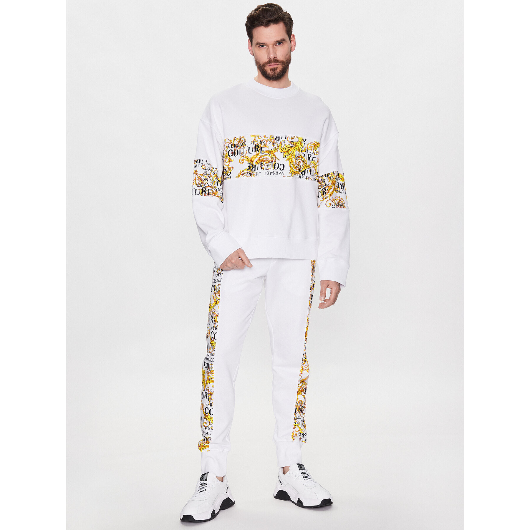 Versace Jeans Couture Spodnji del trenirke Contr Logo Baroque 74GAA3C0 Bela Regular Fit - Pepit.si