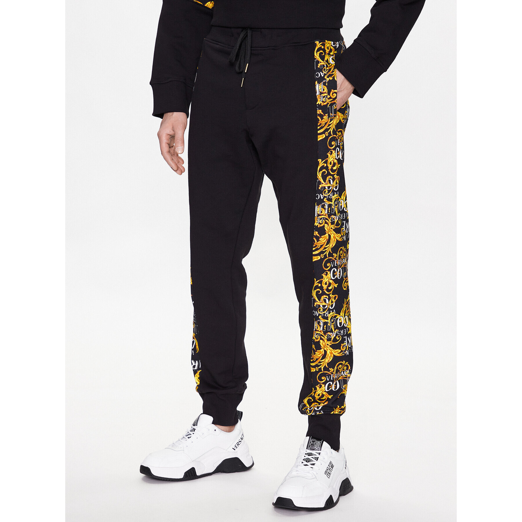 Versace Jeans Couture Spodnji del trenirke Contr Logo Baroque 74GAA3C0 Črna Regular Fit - Pepit.si