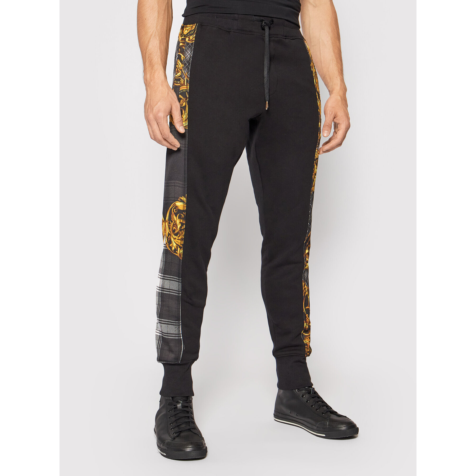 Versace Jeans Couture Spodnji del trenirke Contrast Highland 71GAA3C6 Črna Regular Fit - Pepit.si