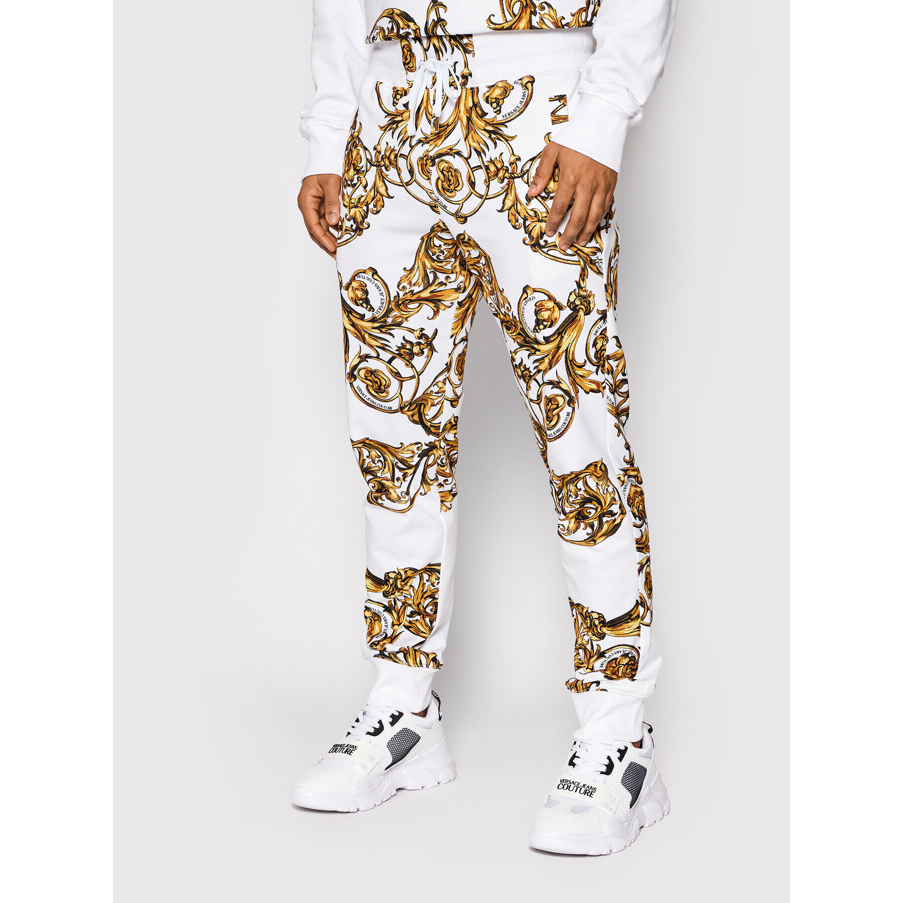 Versace Jeans Couture Spodnji del trenirke Print Garland 72GAA3B0 Bela Regular Fit - Pepit.si