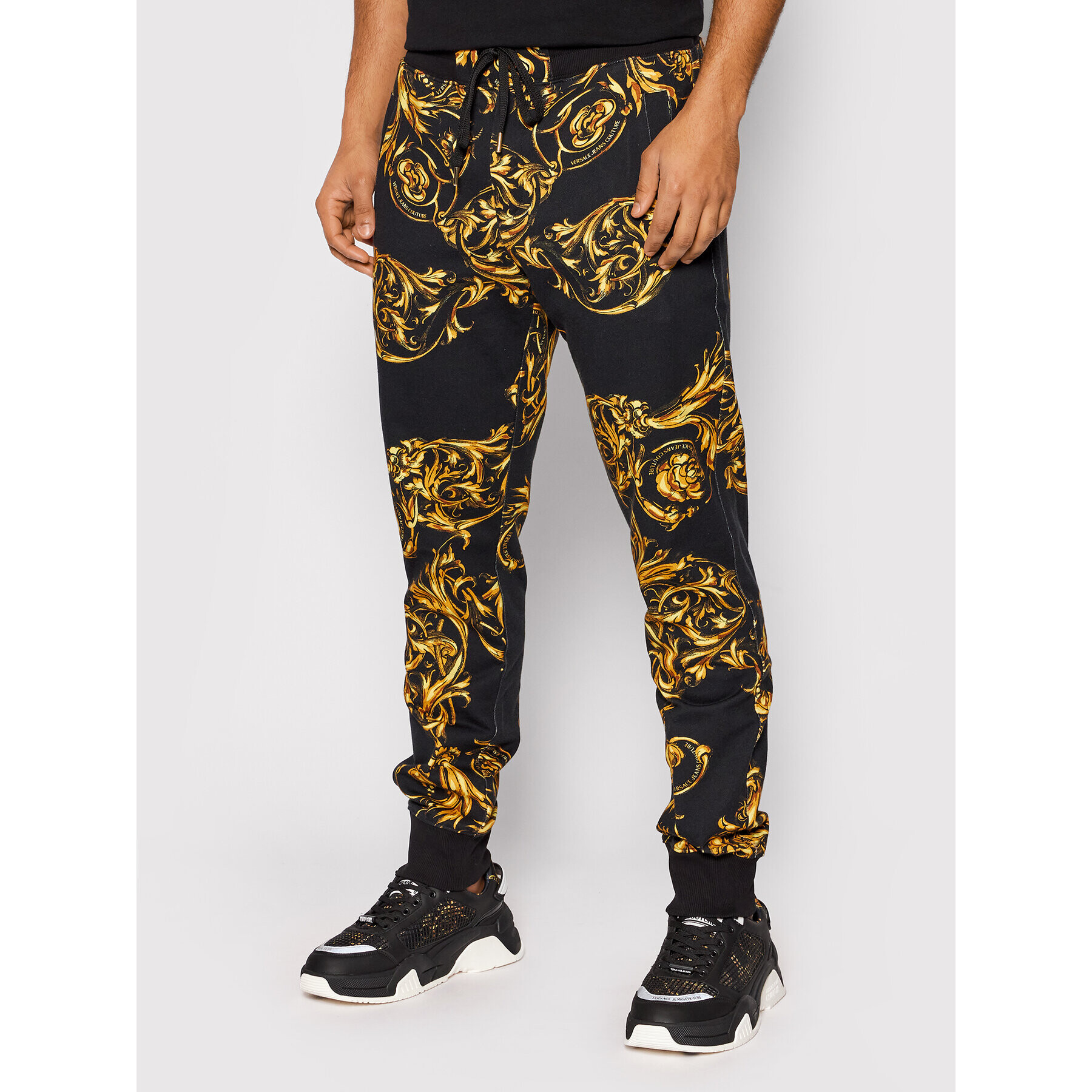 Versace Jeans Couture Spodnji del trenirke Print Garland 72GAA3B0 Črna Regular Fit - Pepit.si