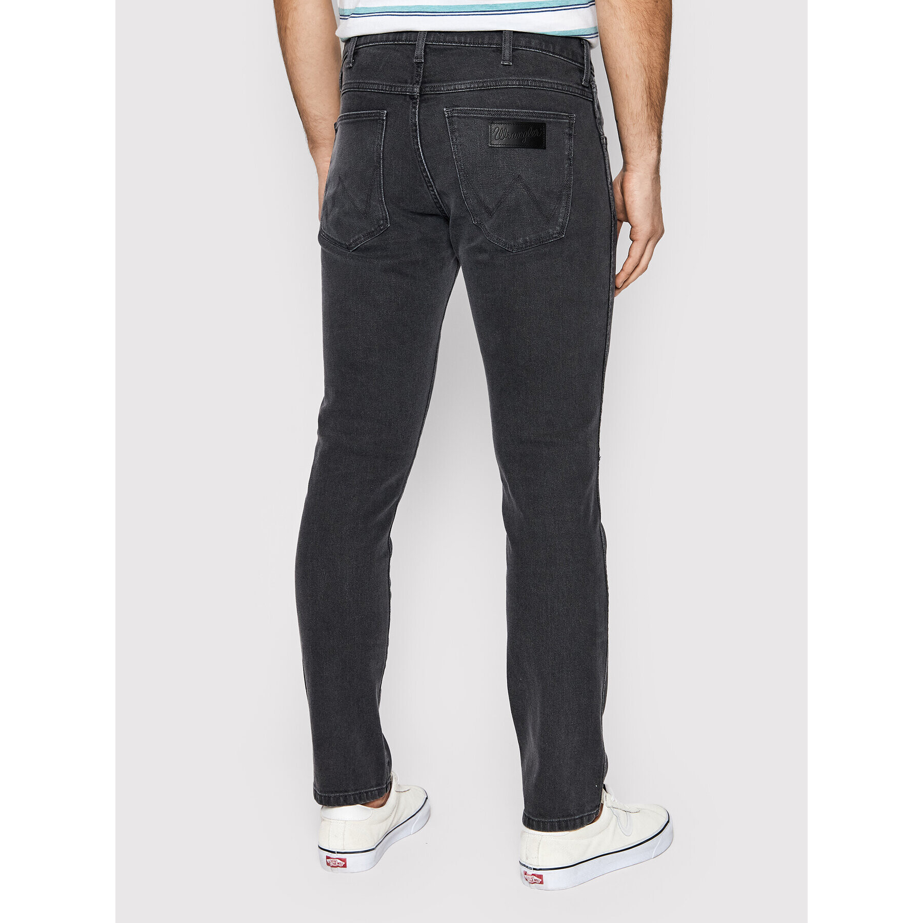 Wrangler Jeans hlače Larston 812 W18S3038Z Črna Slim Fit - Pepit.si