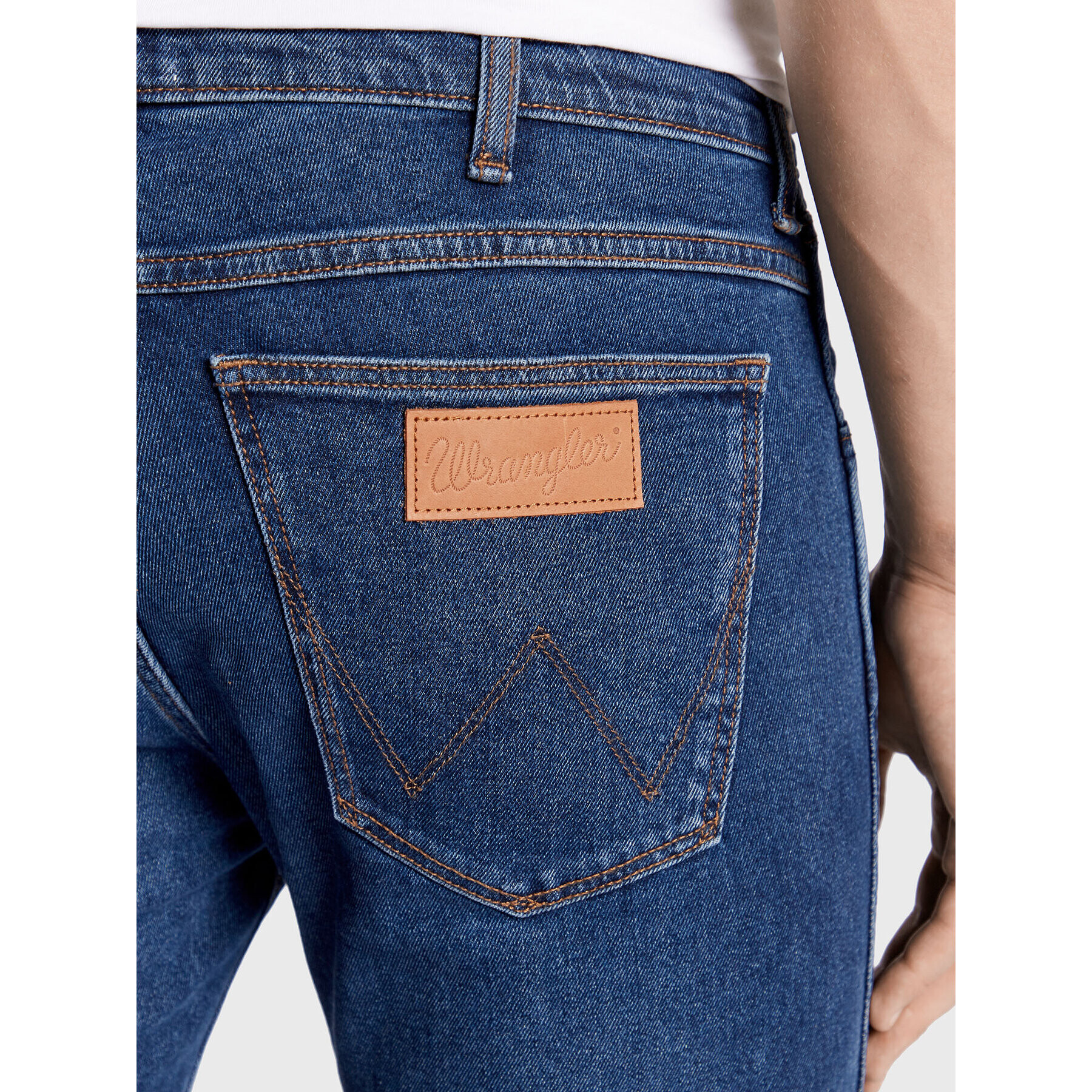 Wrangler Jeans hlače Larston 812 W18S8423M 112321661 Modra Slim Fit - Pepit.si