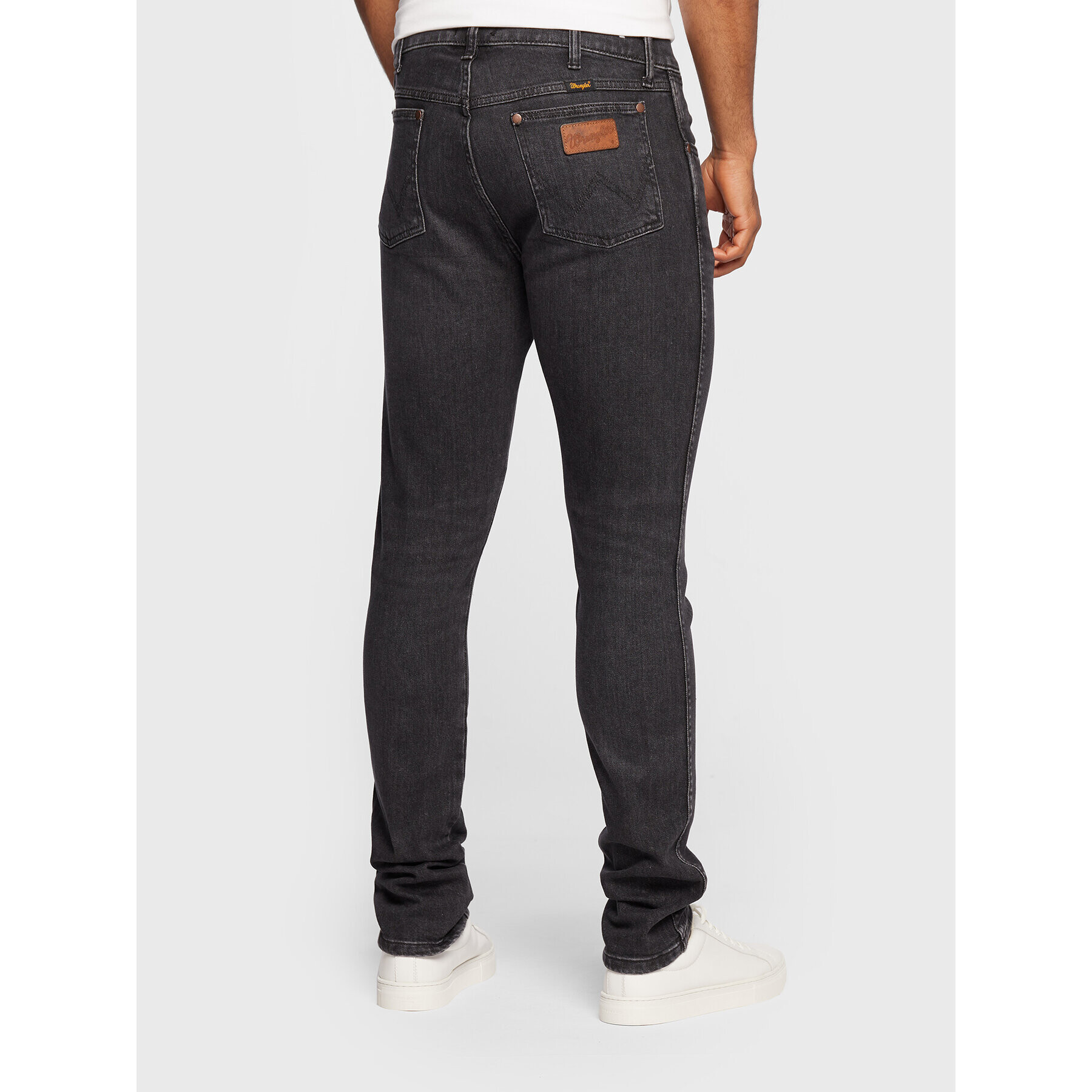 Wrangler Jeans hlače Larston 812 W18S8912V Črna Slim Tapered Fit - Pepit.si