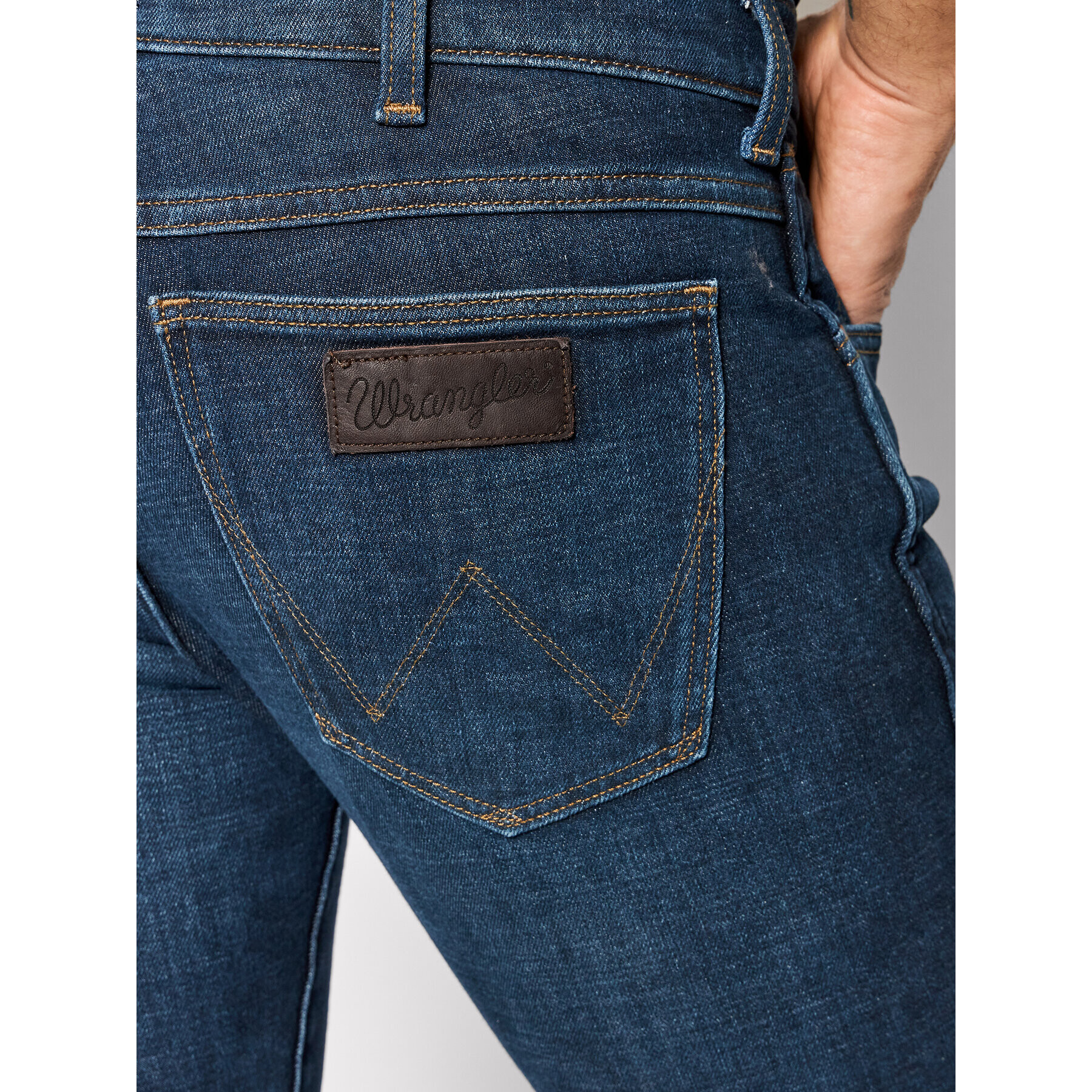 Wrangler Jeans hlače Larston W18S28292 Mornarsko modra Slim Fit - Pepit.si