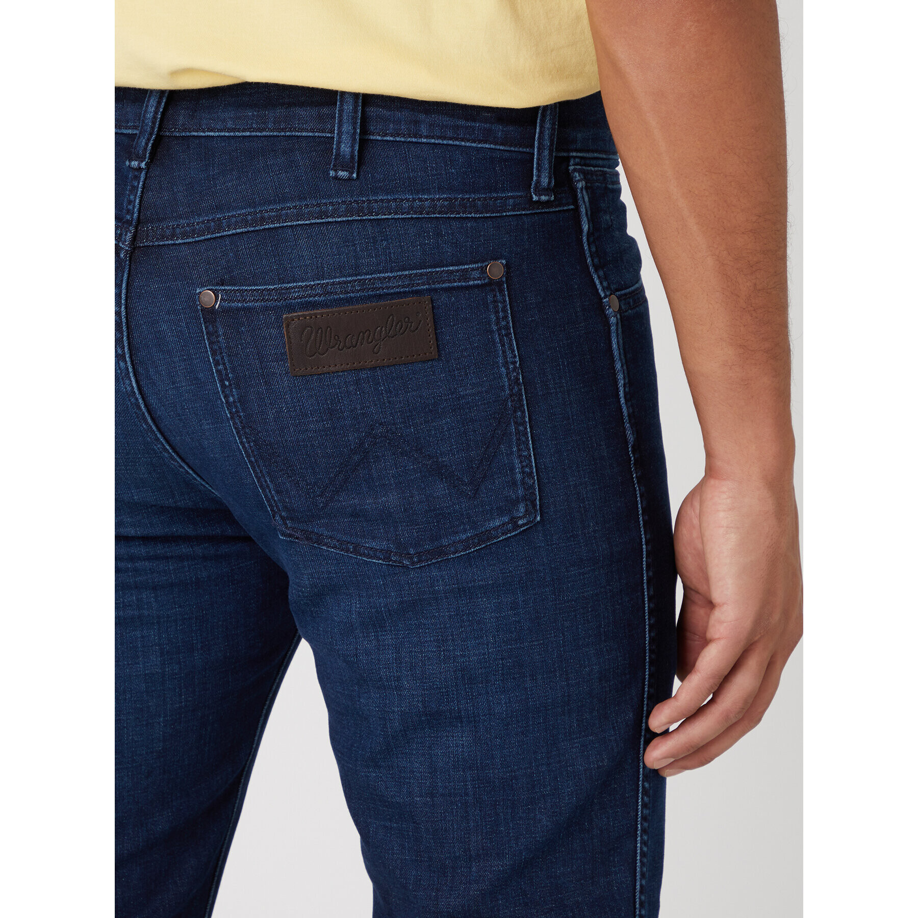 Wrangler Jeans hlače Larston W18S74Y88 112331092 Mornarsko modra Slim Taper Fit - Pepit.si