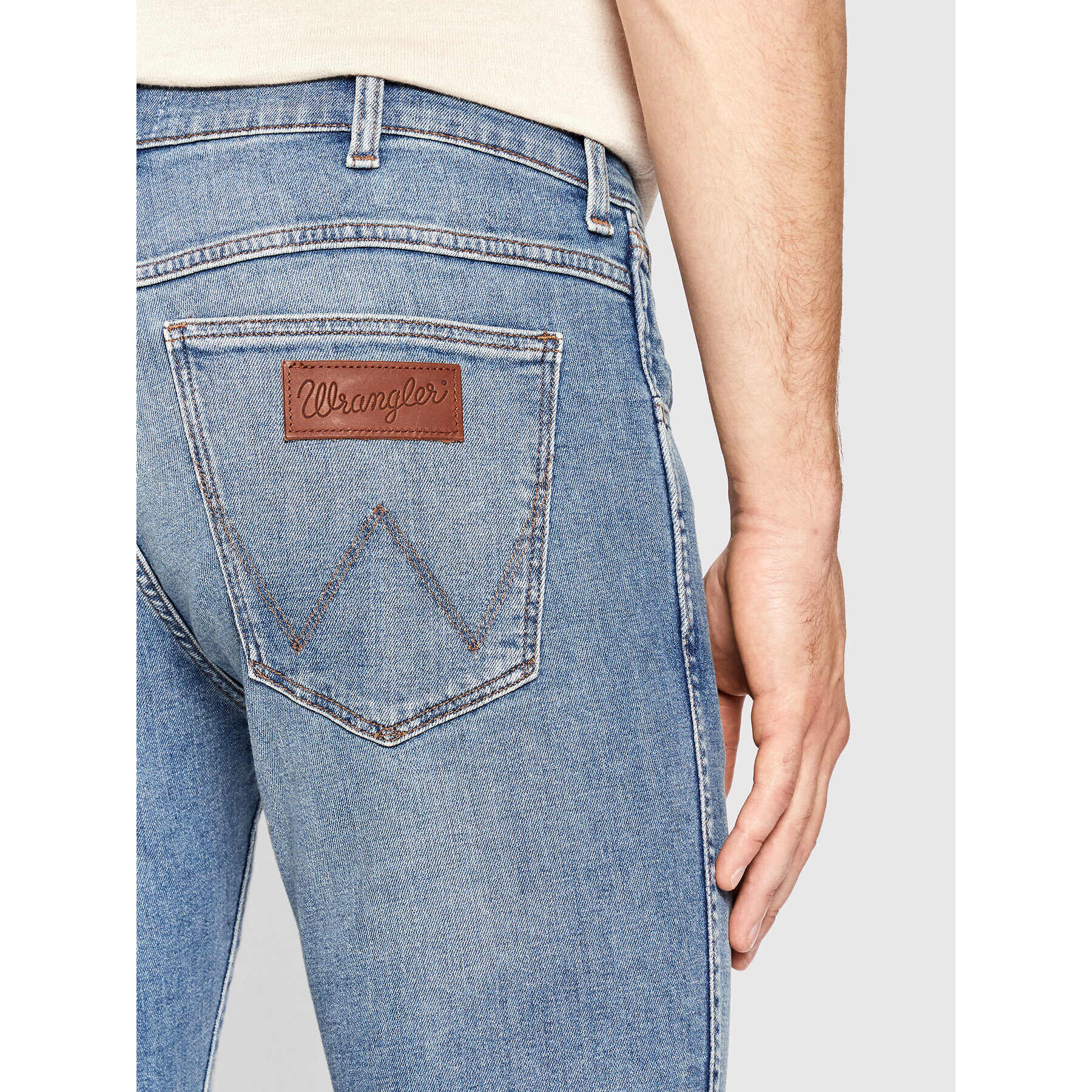 Wrangler Jeans hlače Larston W18SYJ38R Modra Slim Tapered Fit - Pepit.si