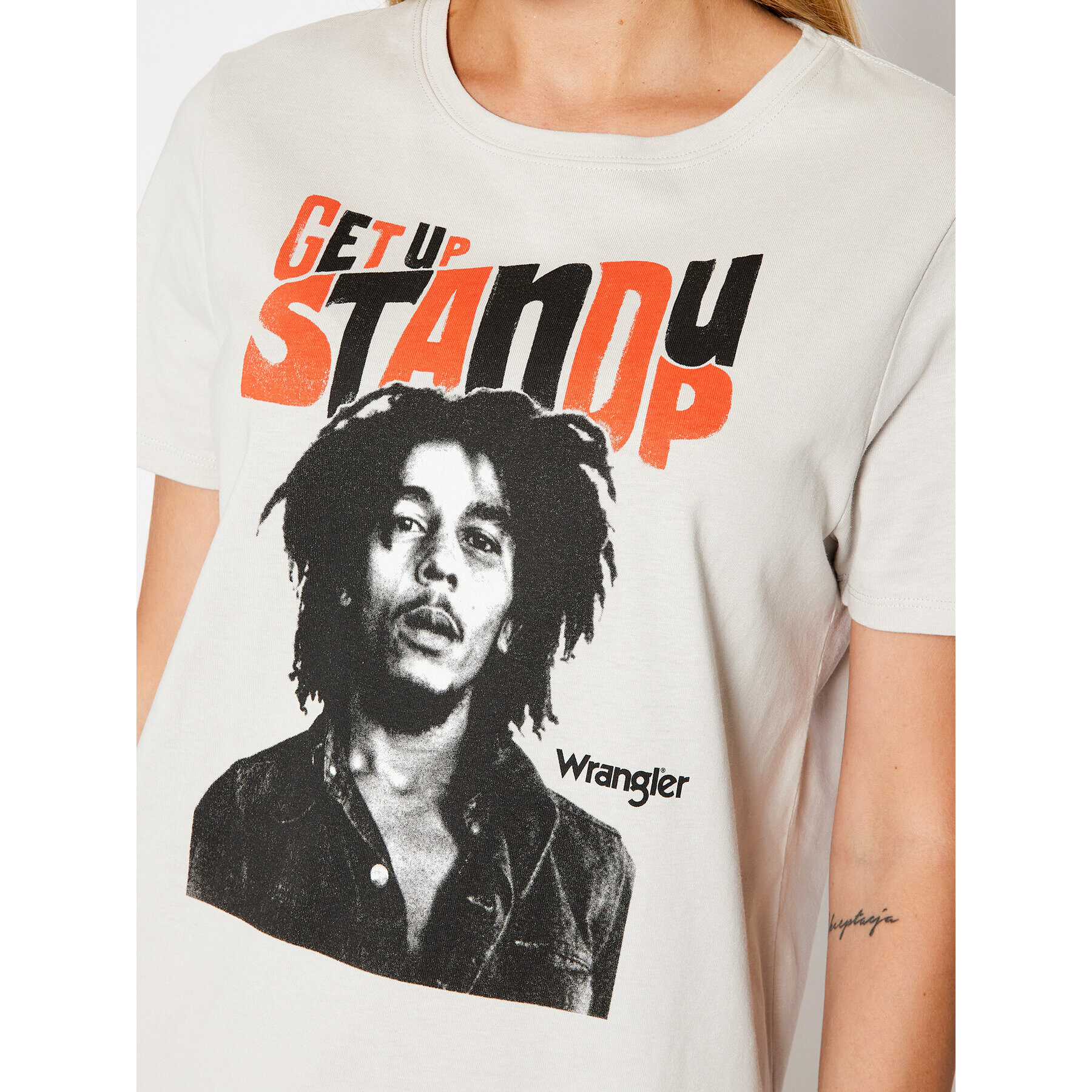 Wrangler Majica BOB MARLEY Stand Up W712EEM00 Siva Regular Fit - Pepit.si