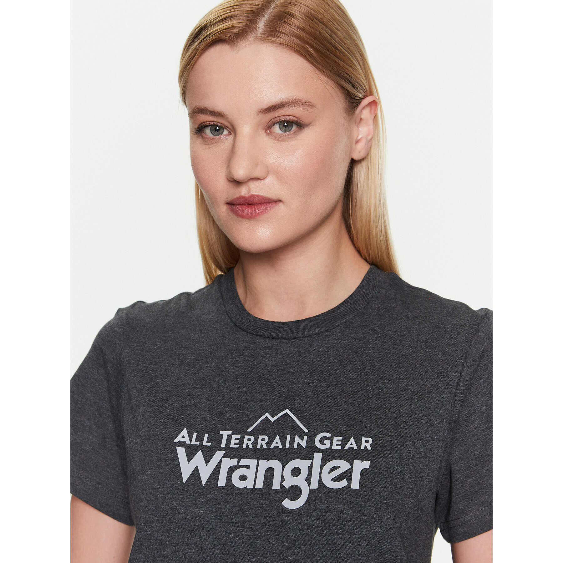 Wrangler Majica Logo Tee WC5FGEB00 112326375 Siva Regular Fit - Pepit.si